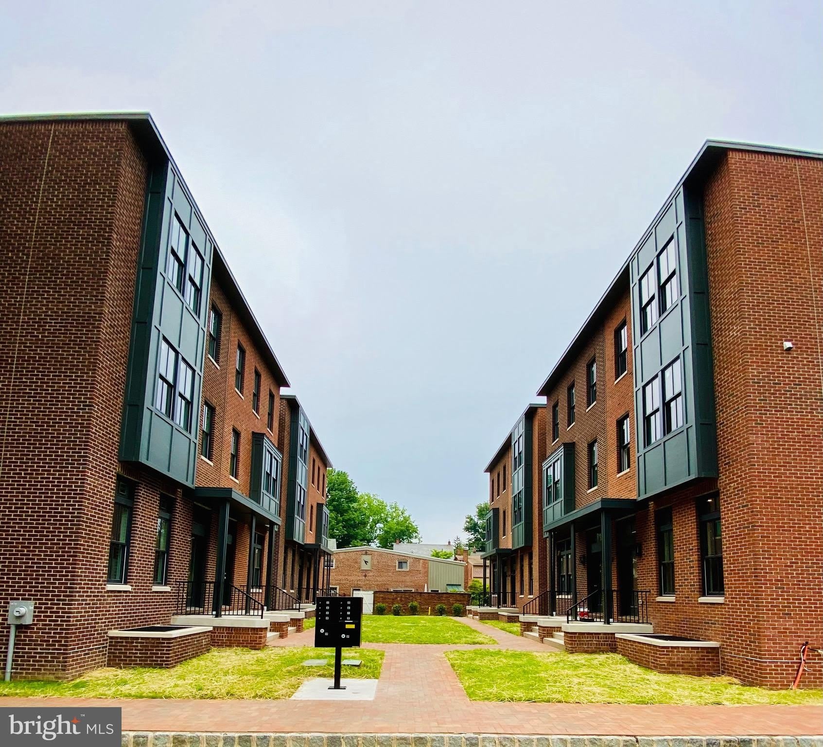 113 THORNTON Street – photo 2