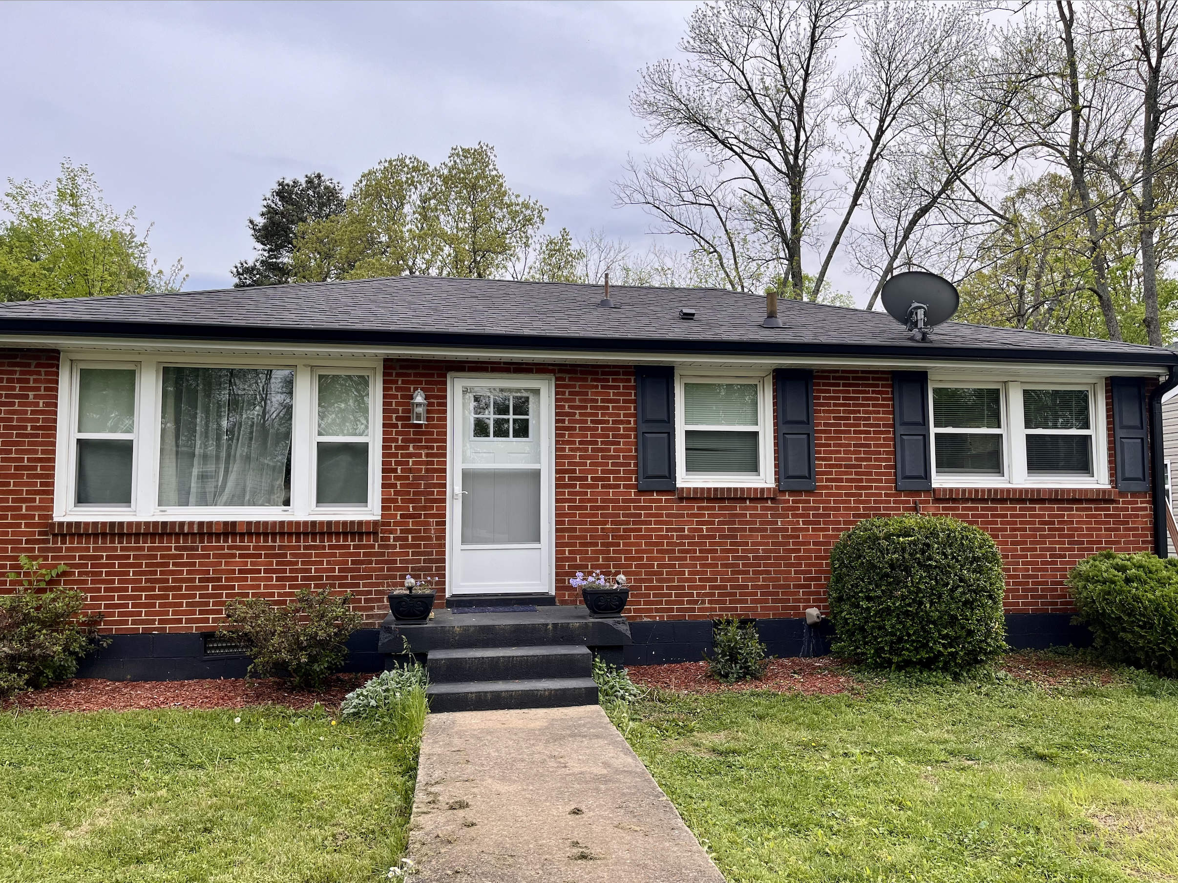 890 W 19th Ave – photo 1