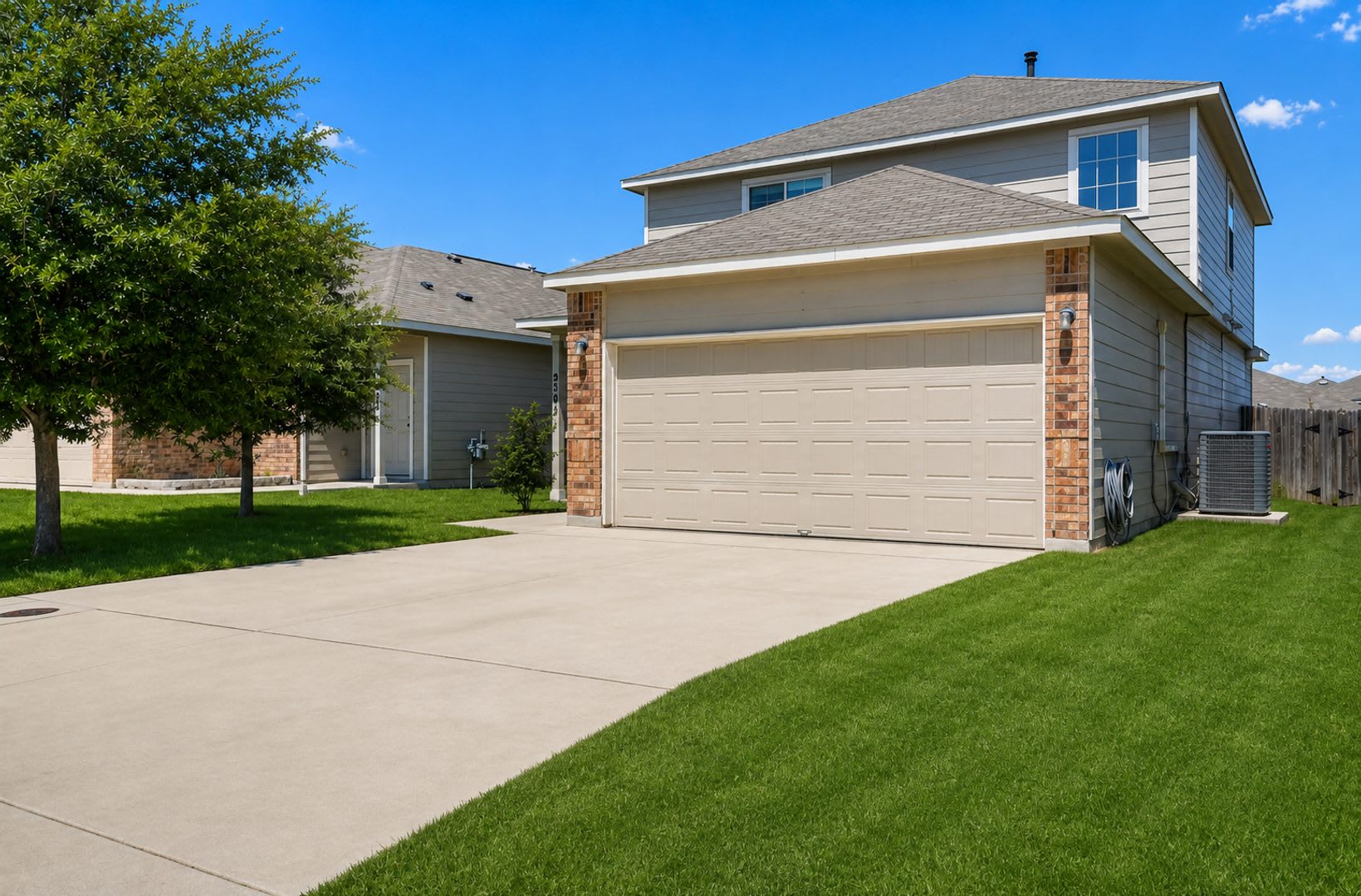 Spacious 4-Bedroom Home with First-Floor Primary & Upstairs Loft in Abbott Place – photo 2