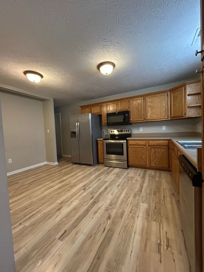 Great spacious home on Nutwood! – photo 5