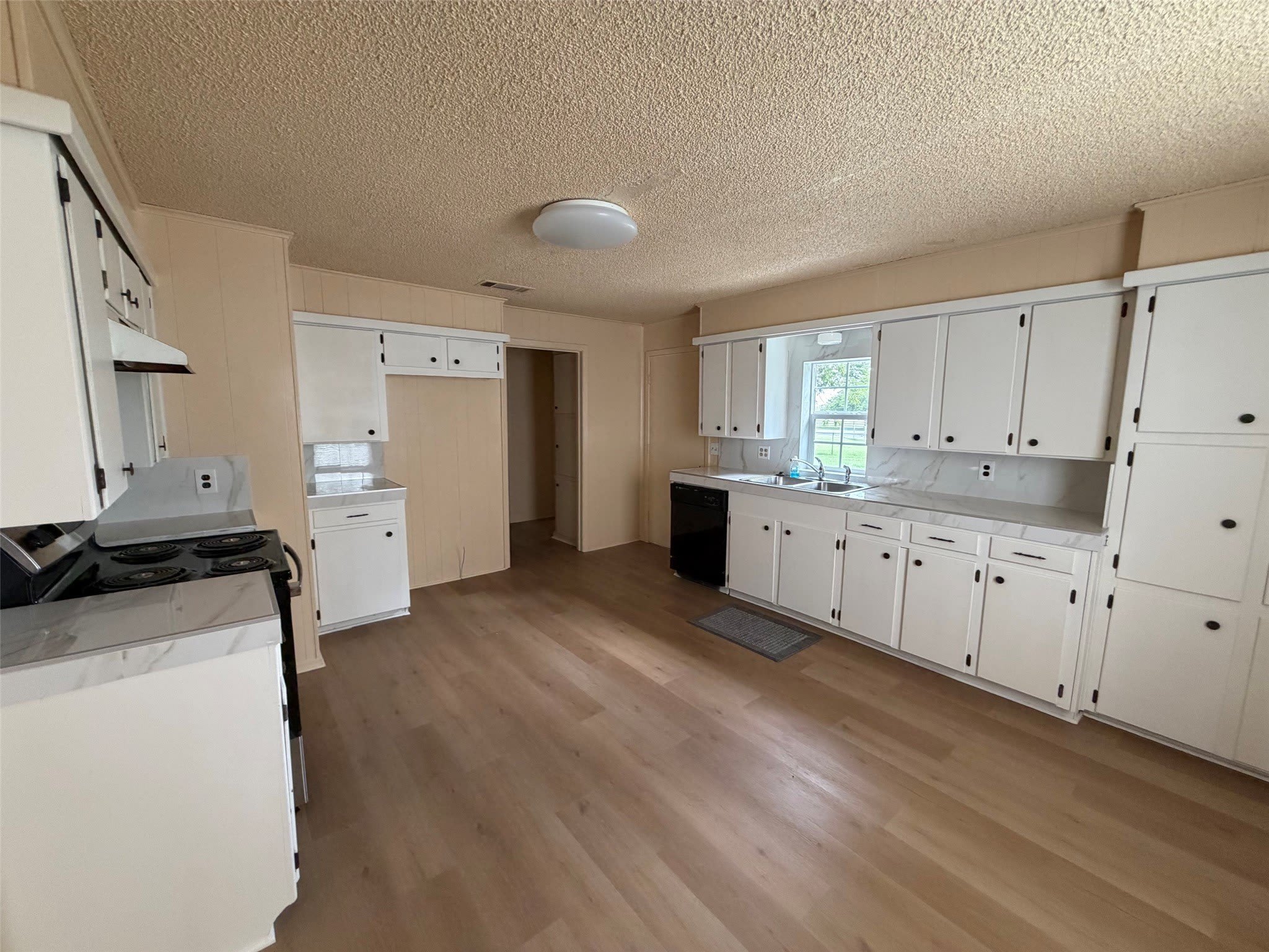1114 Thorpe Springs Road – photo 5