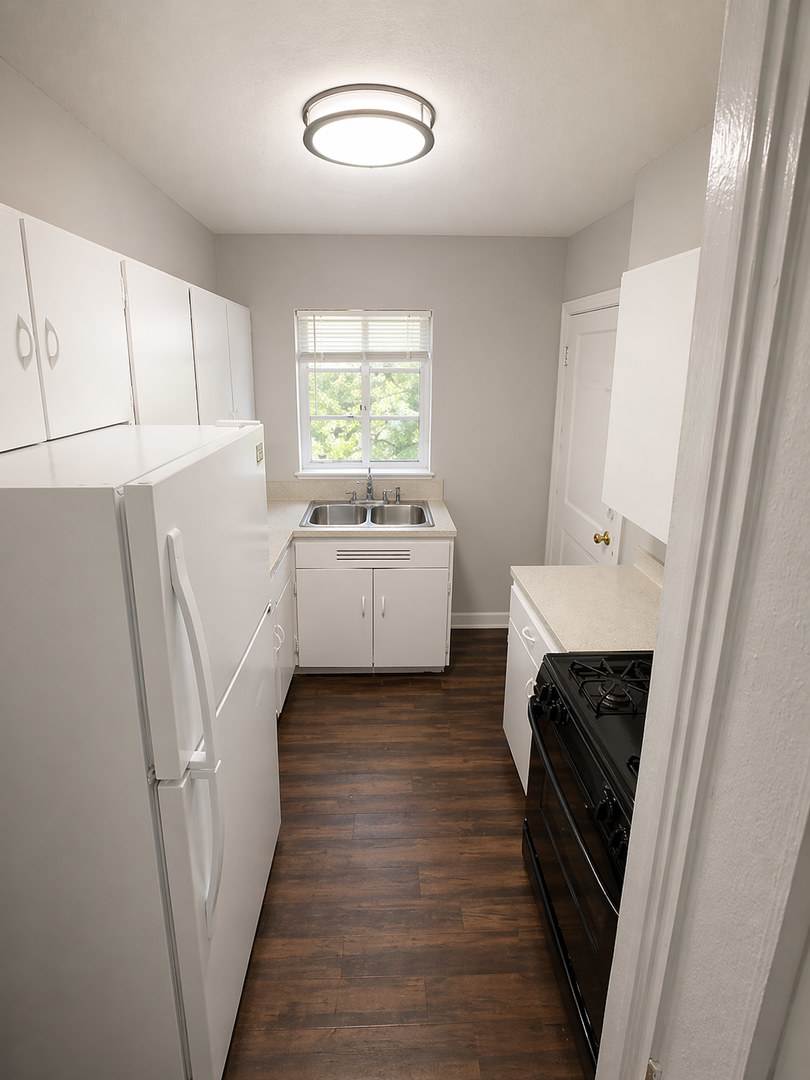 BRIGHT AND SPACIOUS 3-BEDROOM NEAR ST. MARY'S UNIVERSITY AND WOODLAWN LAKE – photo 5
