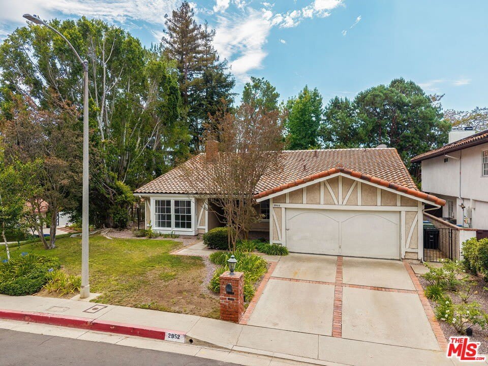 2952 Bottlebrush Dr – photo 1