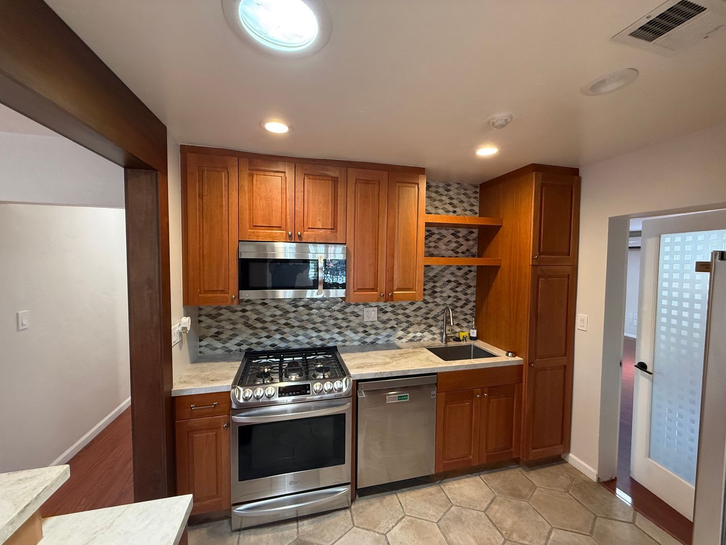 4 bedroom 2 1/2 bath Home – photo 4
