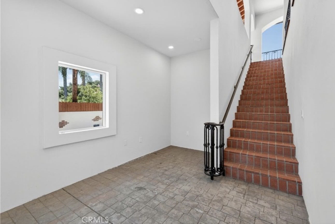 762 North Huntington Street – photo 5