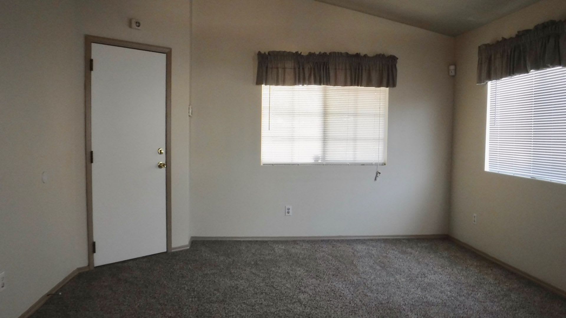 3 Bedroom Home Near Unser and McMahon NW – photo 2