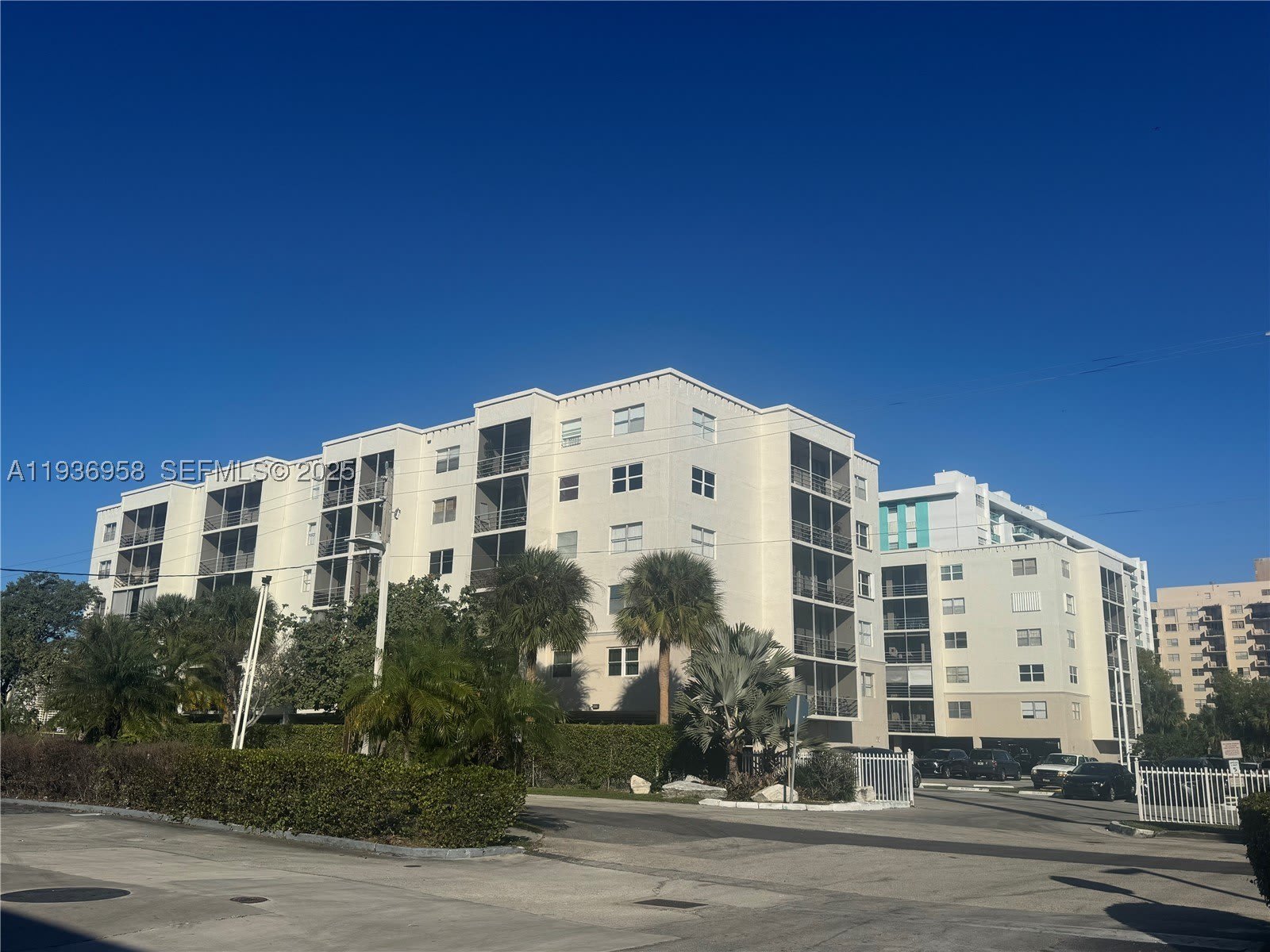 2821 N Miami Beach Blvd – photo 2