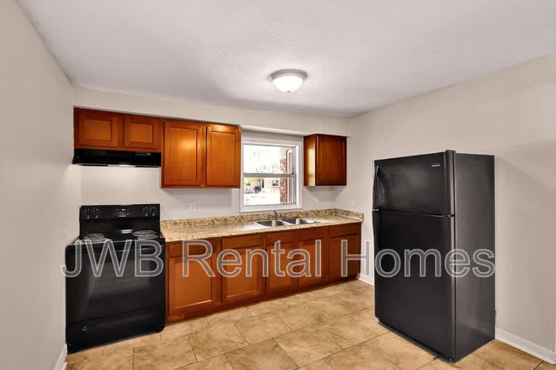2262 Kingston St – photo 2