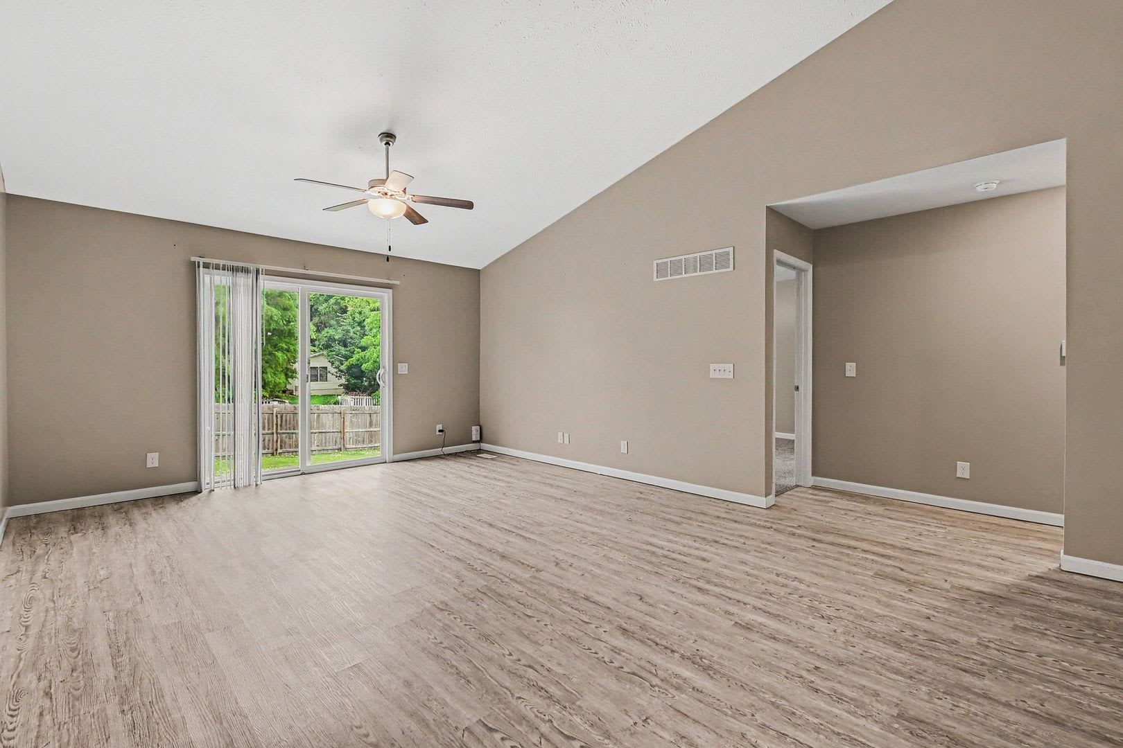 Great location, Just off Dodge and 168th! – photo 5