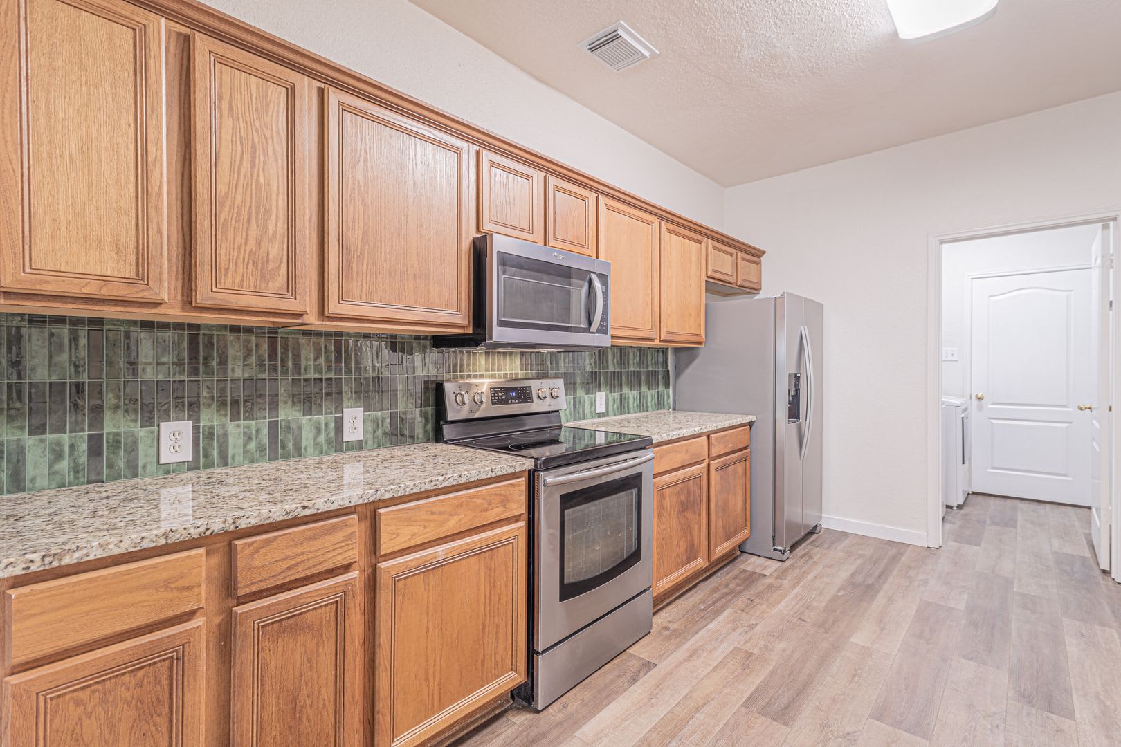 Adorable 1 story 4 bedroom 2 Bath with 2 car garage – photo 3