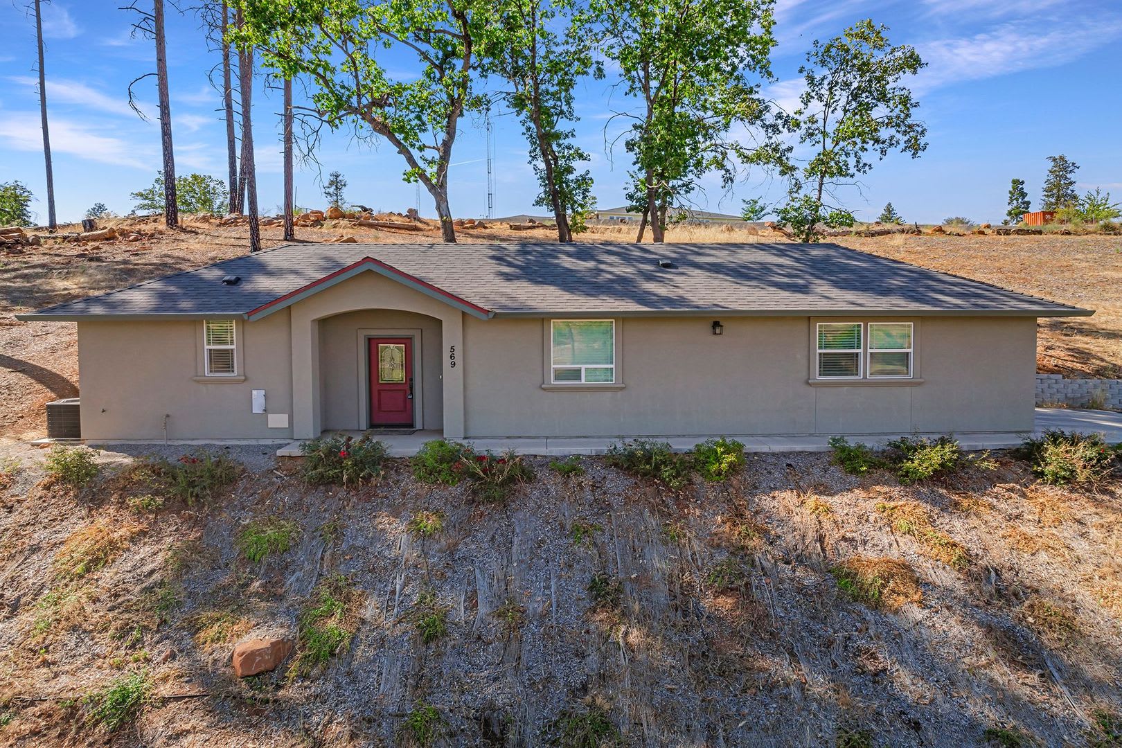 1 Bedroom House in Paradise! Close to Skyway and Shopping! – photo 1