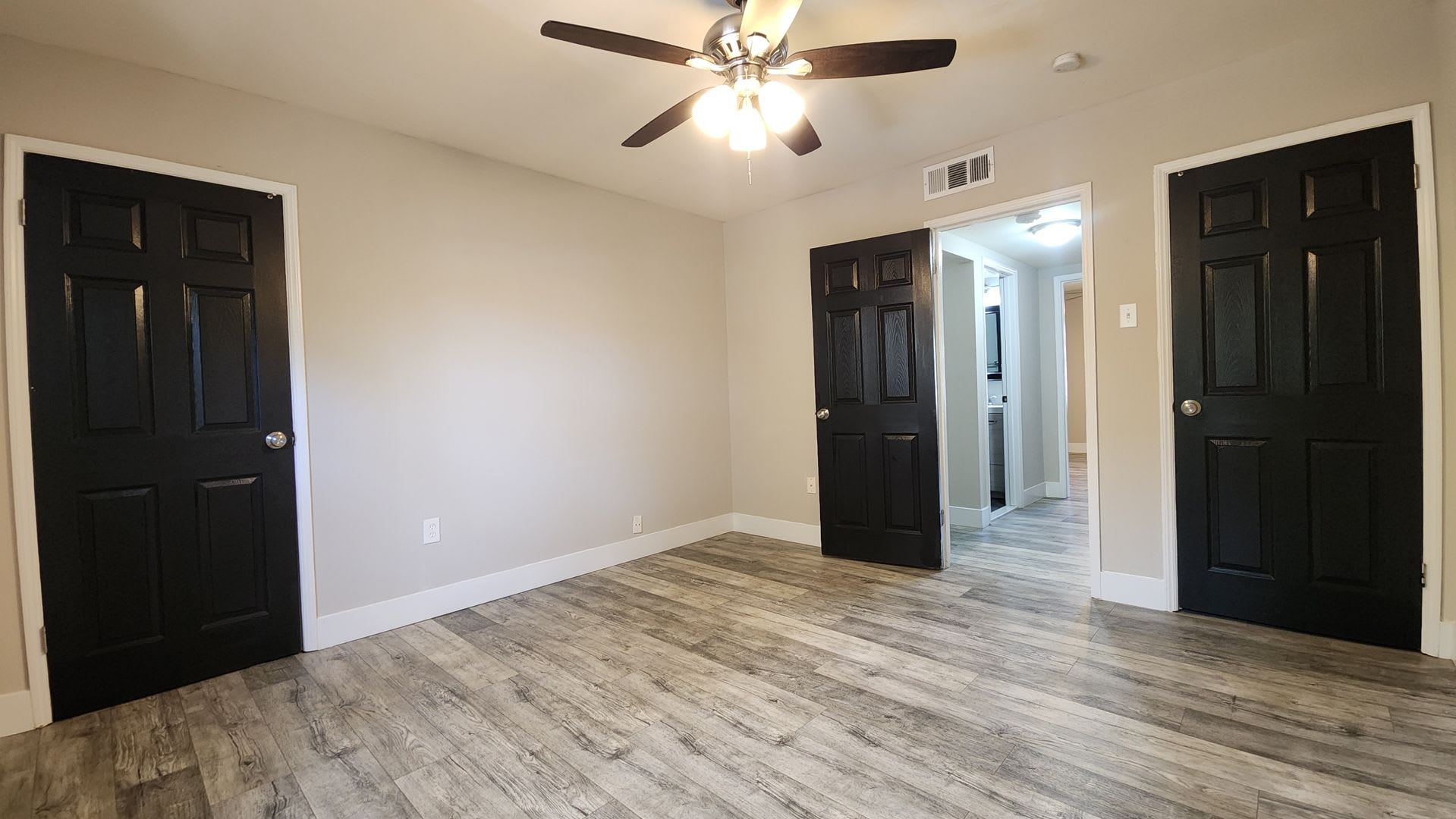 550 S. Clay – photo 3