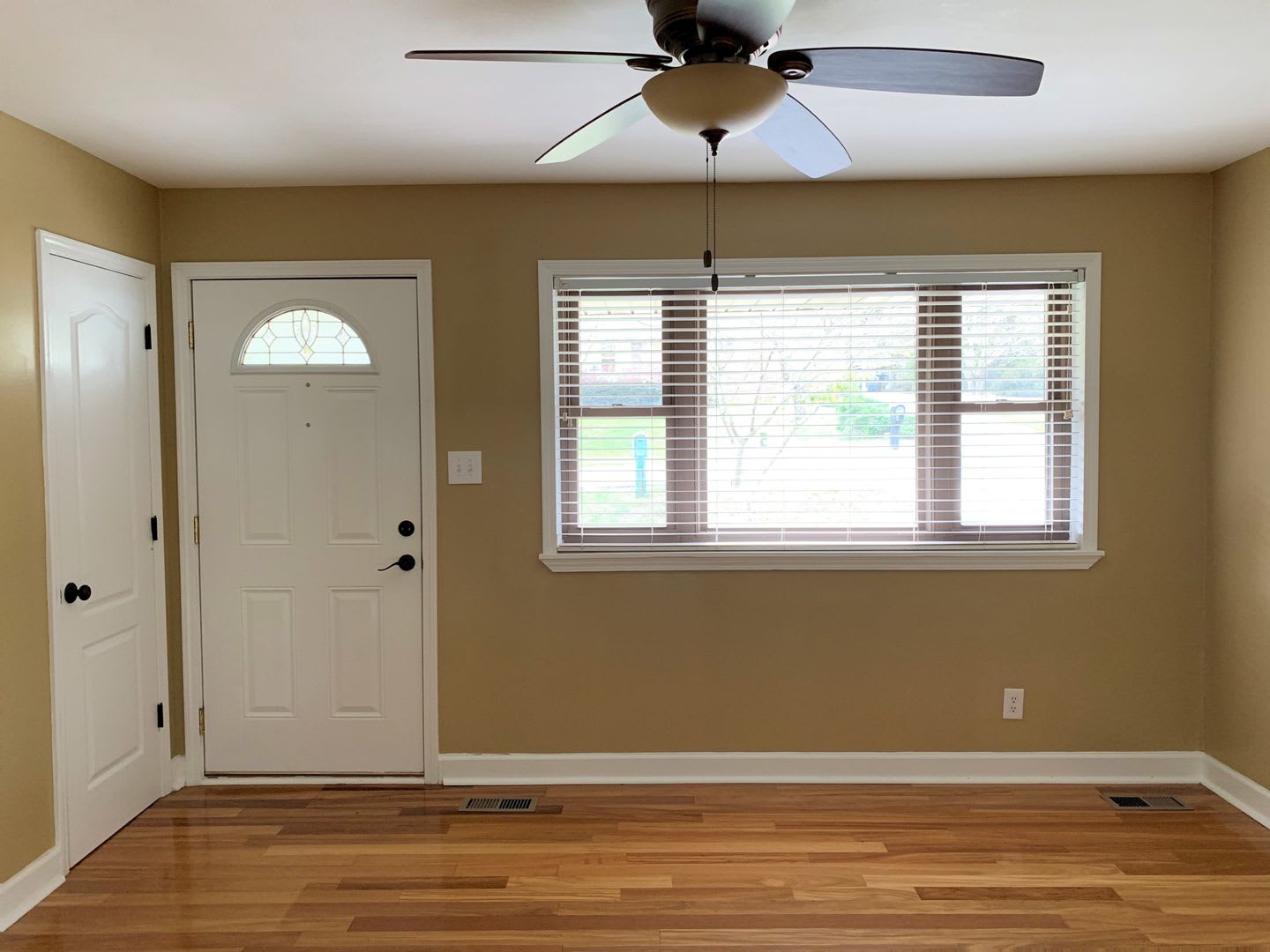 Super Cute 3BD/1.5B – photo 3