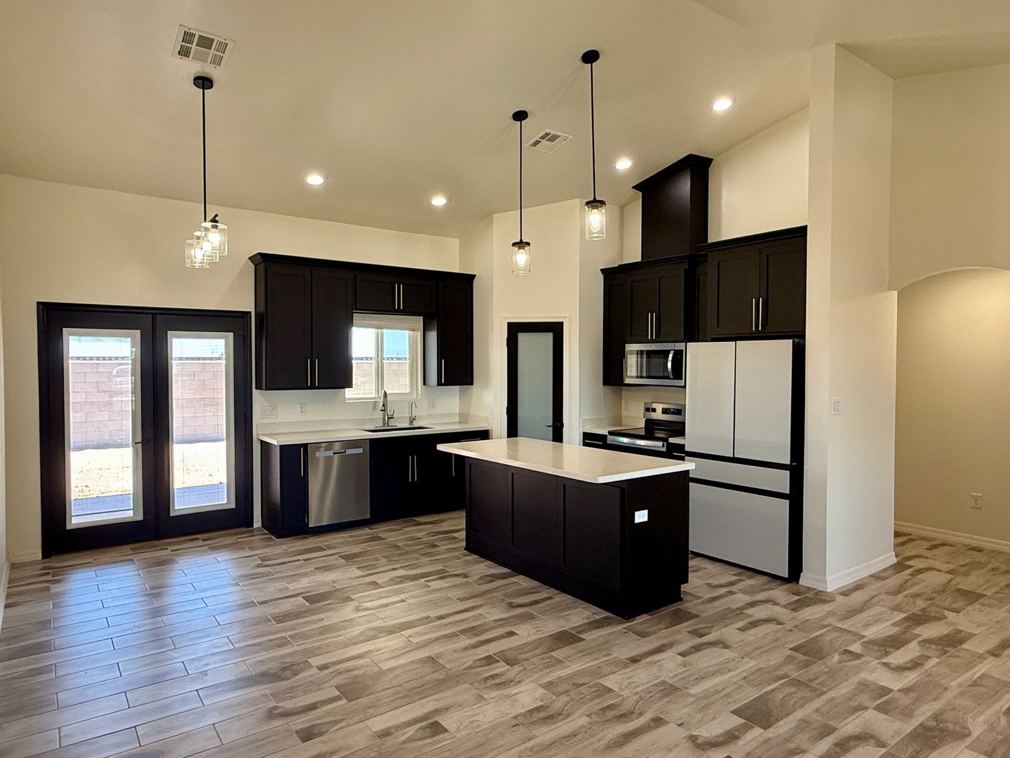 San Luis Corner Lot home with a Large Master Suite – photo 2