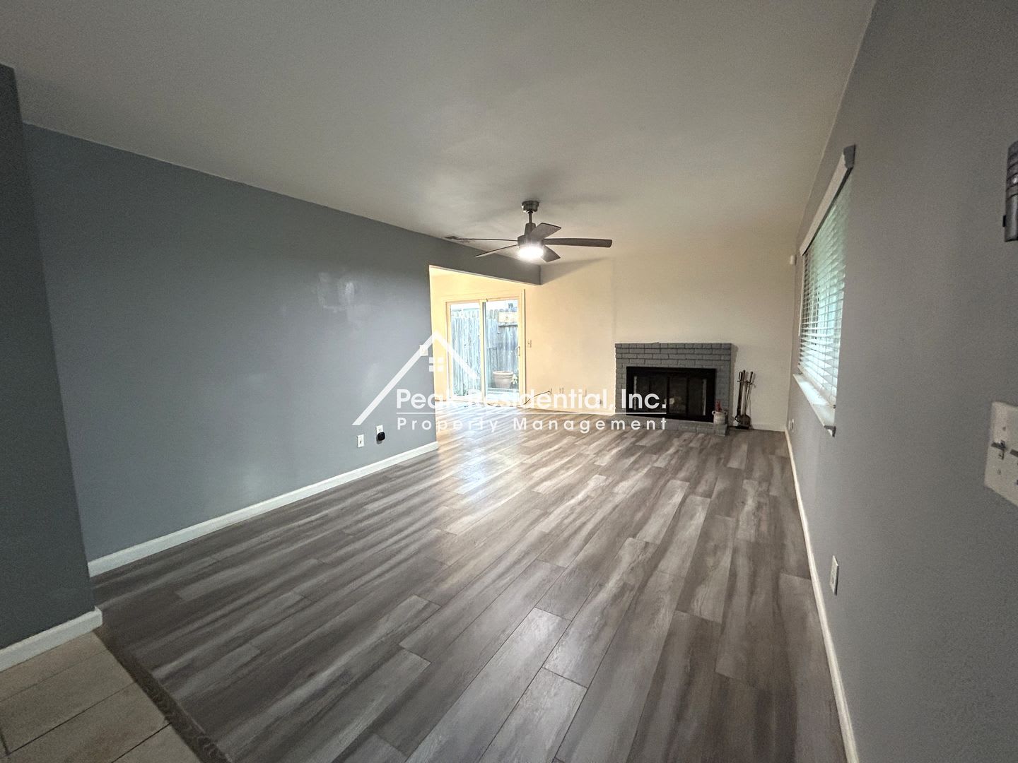 2bd/1ba Condo with 1 Car Garage! – photo 3