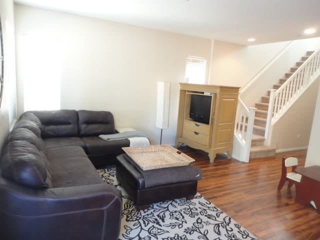 Beautiful 2 Story Home In Mountains Edge – photo 5