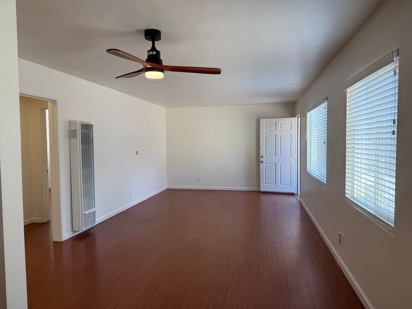 Charming 2BR/1BA Downstairs Unit with Private Yard in South Park – photo 3