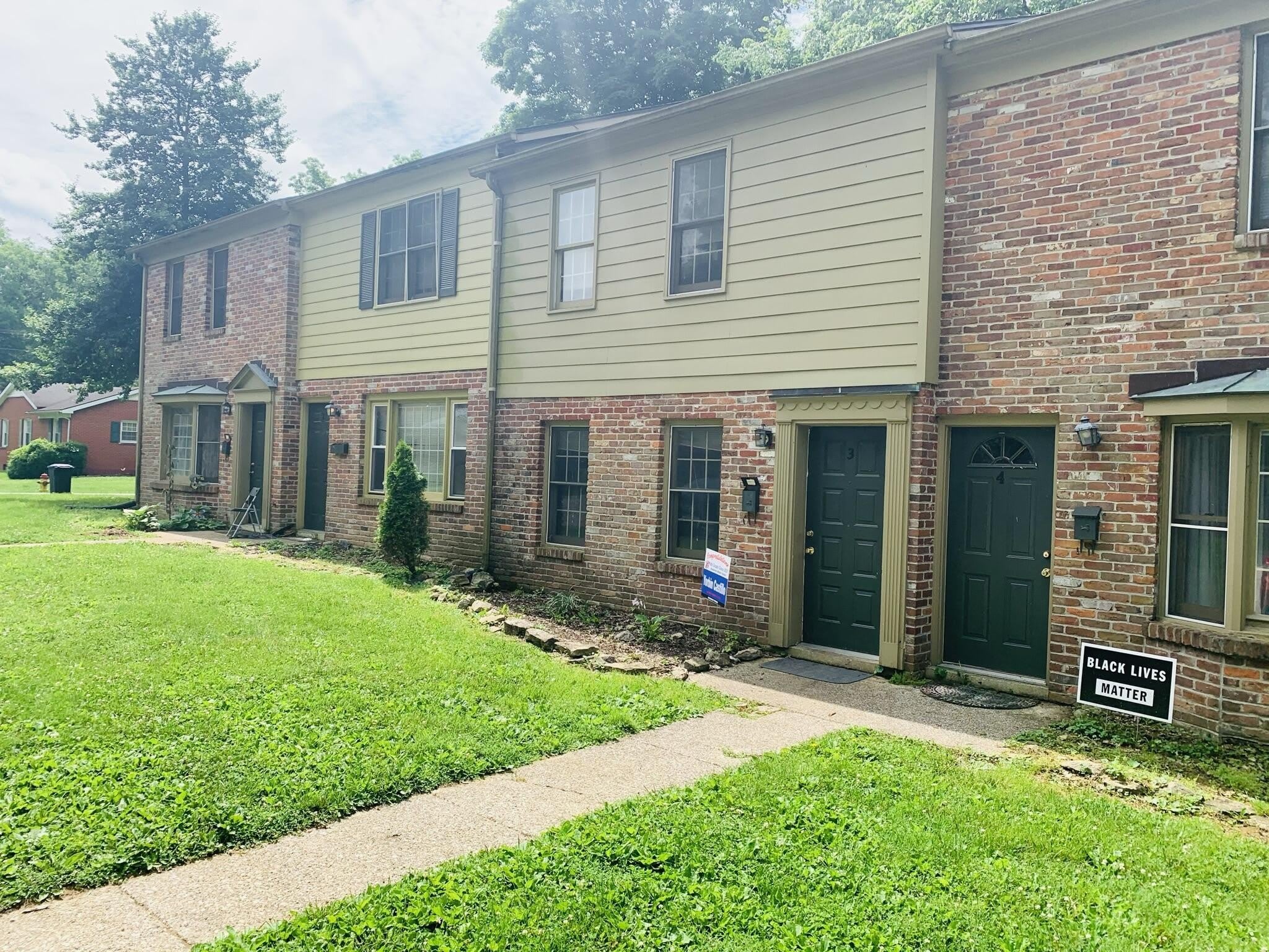 1104 Collins Lane – photo 2