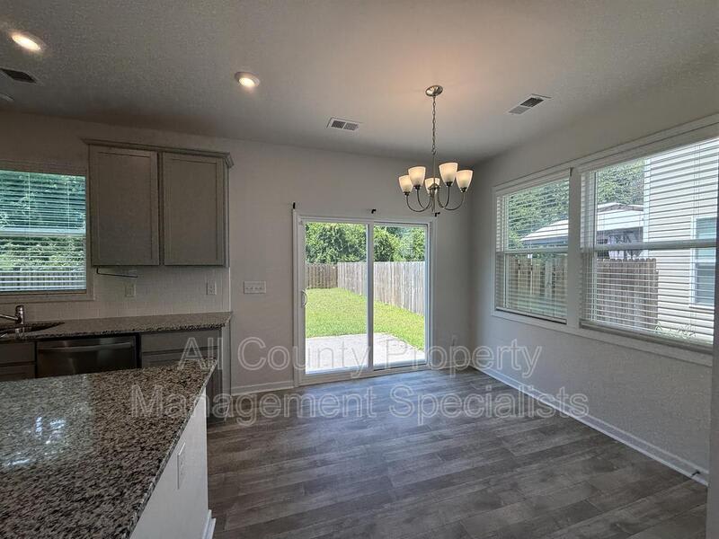 1049 Crescent Moon Loop – photo 4