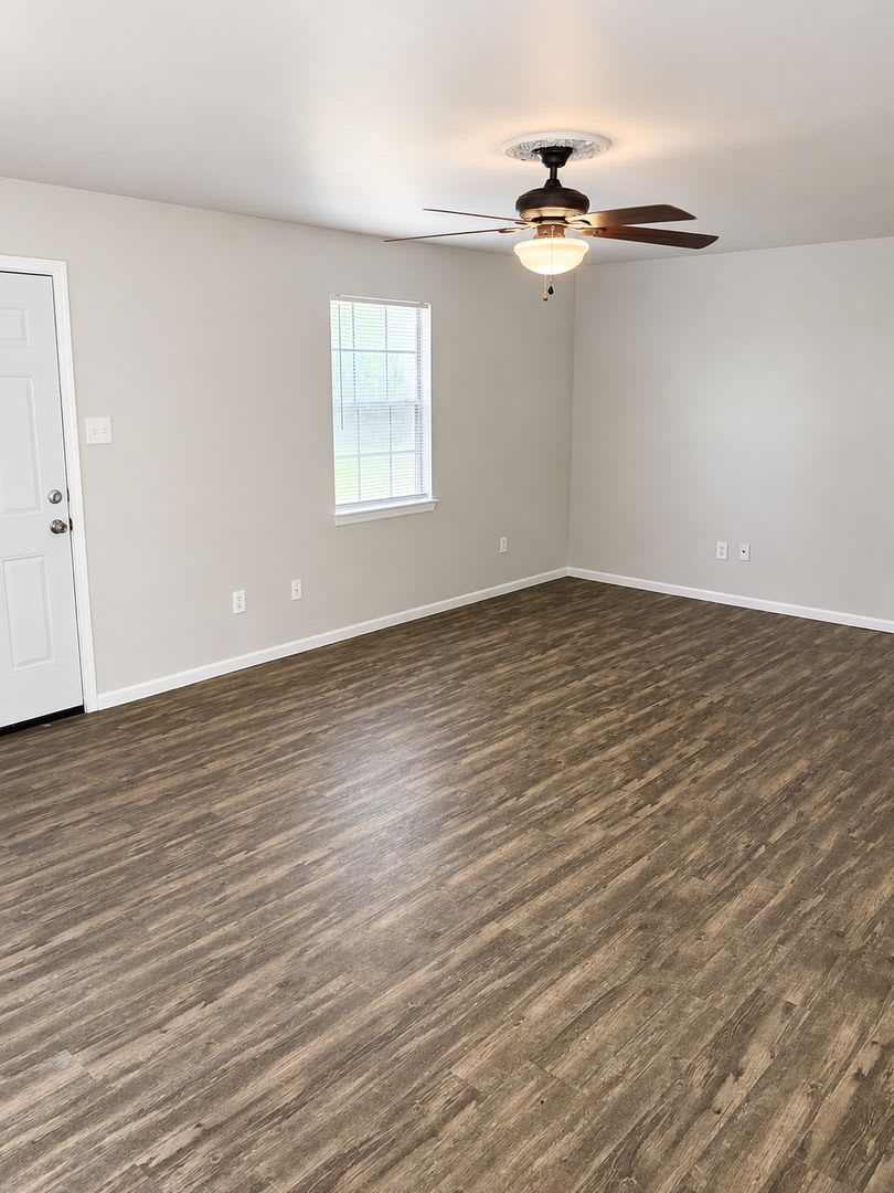 Charming 3-Bedroom Home in St. Martin School District – photo 5