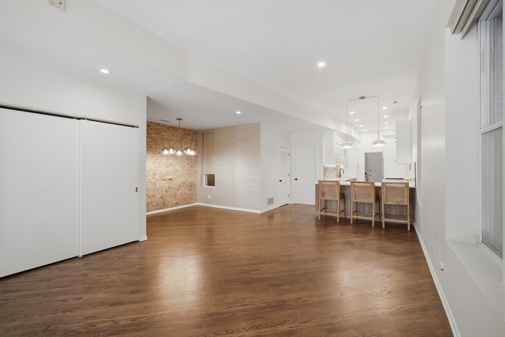 626 W Buckingham Place – photo 5