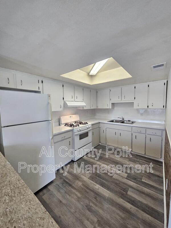 3037 Saint Paul Dr. – photo 4