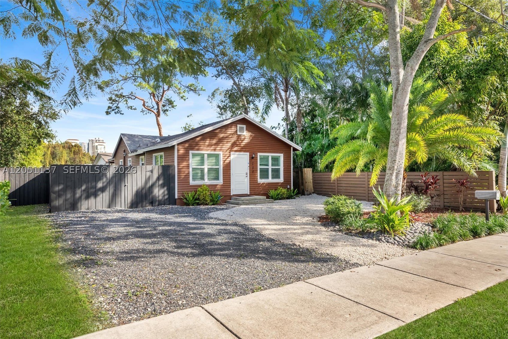 230 SW 12th Ave – photo 1
