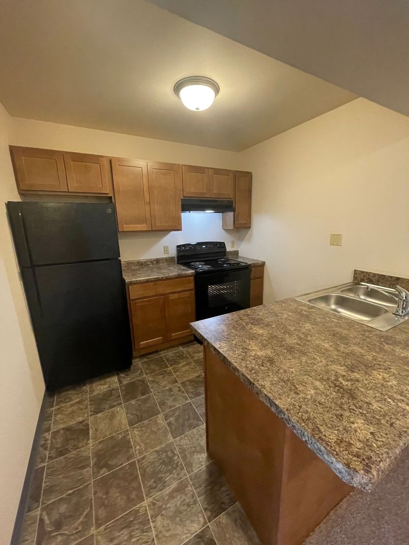 Willow Creek Apartments – photo 4