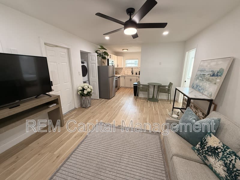 224 30th Ave N – photo 2