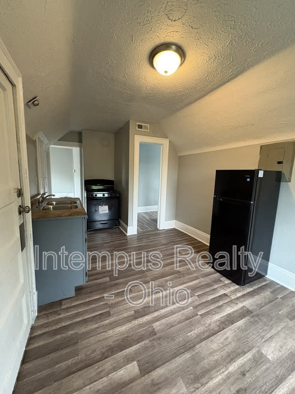 942 Eddy Rd – photo 4