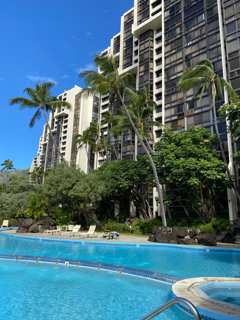 Spacious 2BR 2 Bath condo desirable end/corner 1st floor unit – photo 3