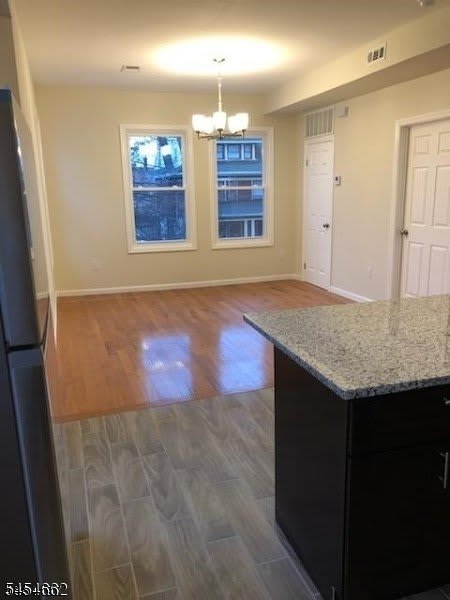 637 Parker St – photo 2