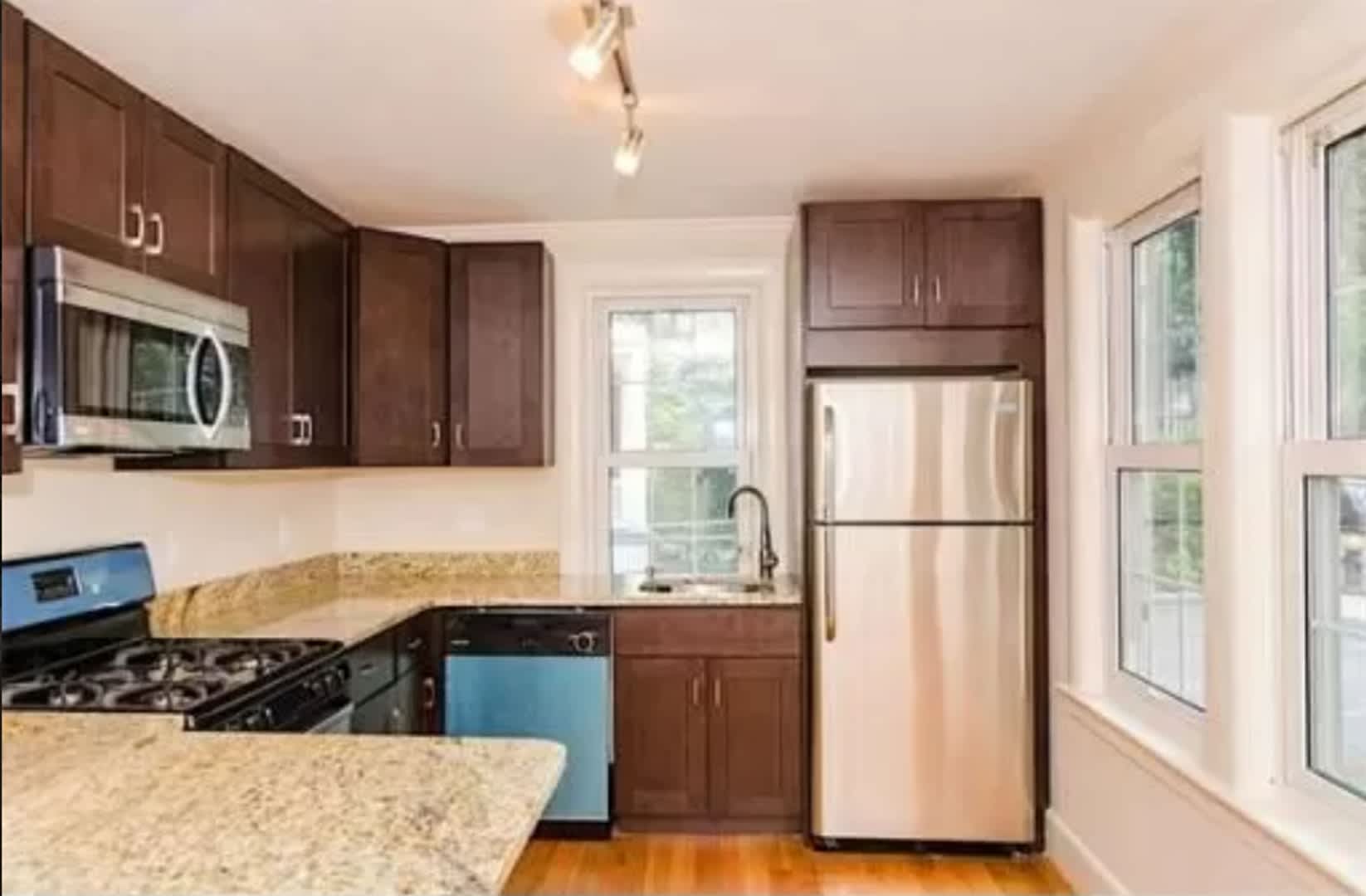 Charming 1 Bedroom – photo 1