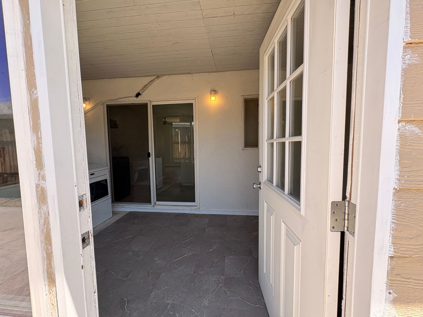 2 Bed, 1 Bath in Colton! – photo 4