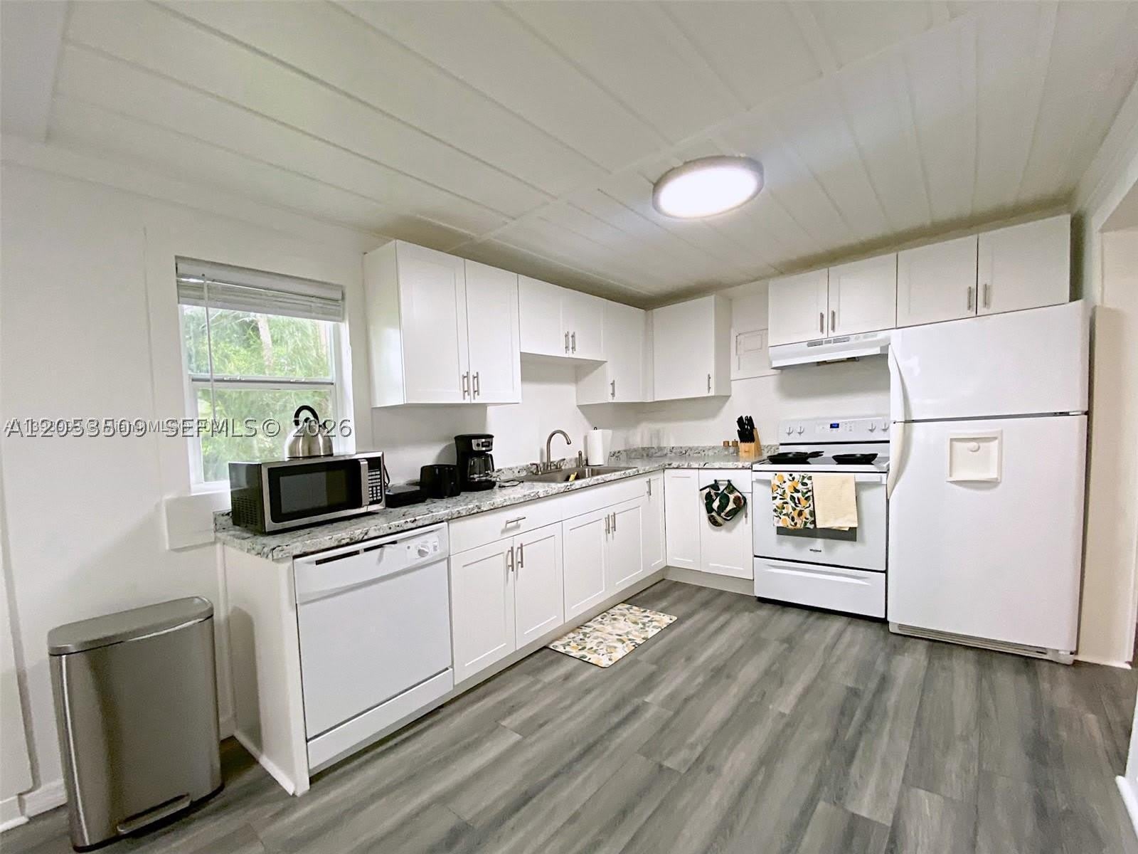 342 NW 7th Ave – photo 3