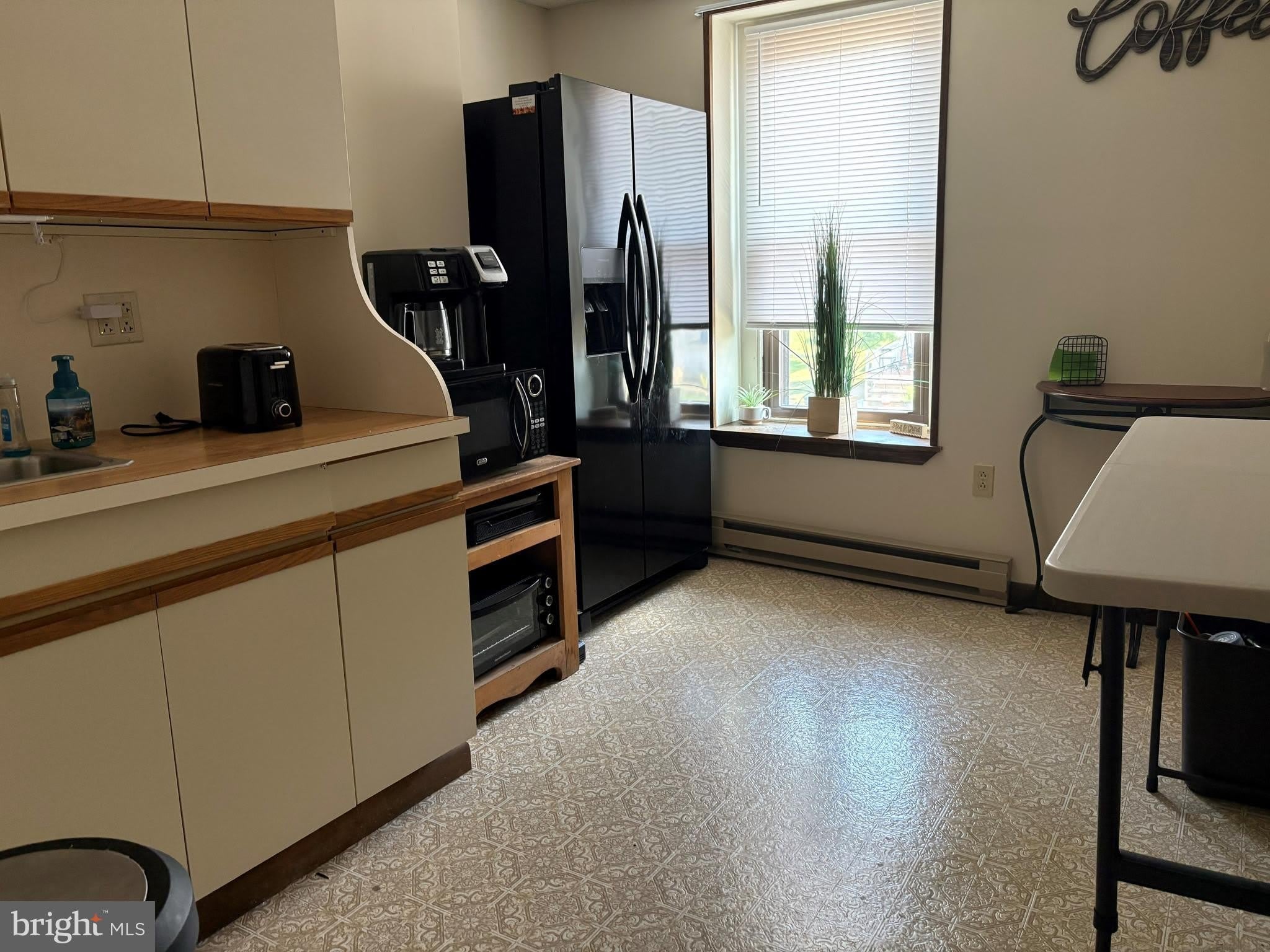 437 DOTTS Street – photo 5