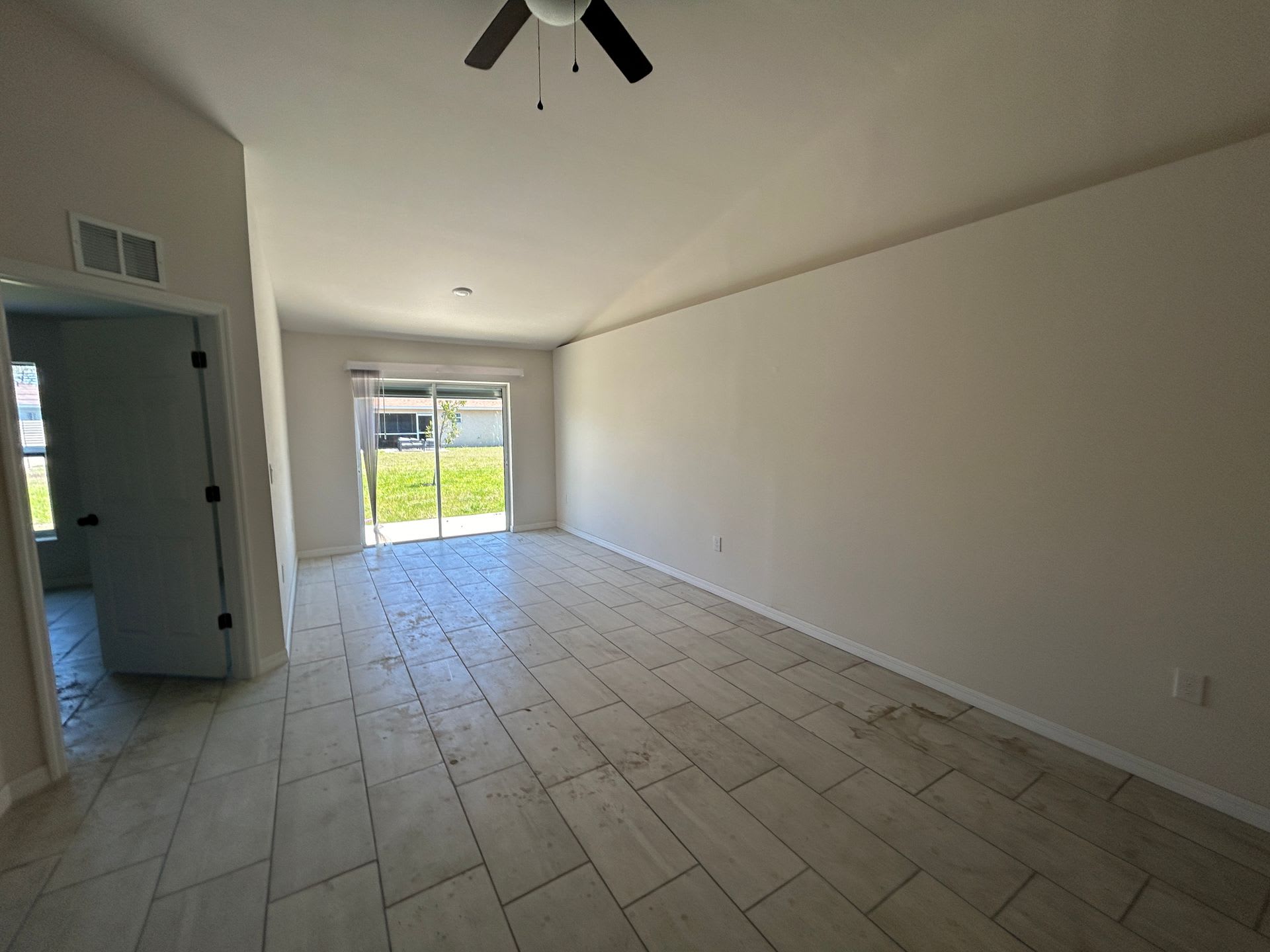 Coming Soon Newer 3/2 Duplex -1 car garage – photo 2