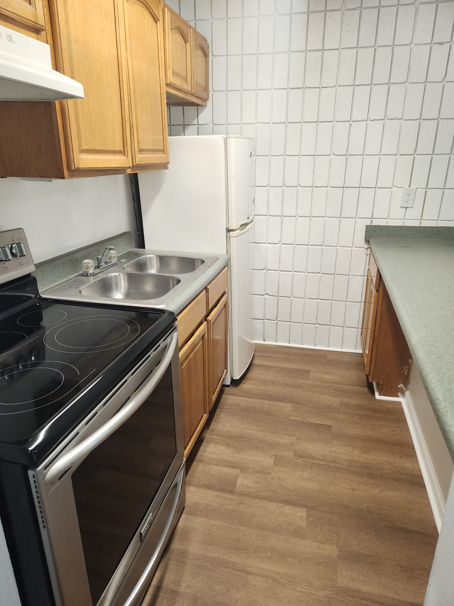 712 W Tyler St – photo 4