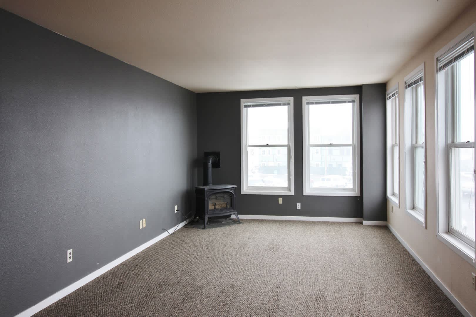 Spacious one bedroom, one bath apartment in town. – photo 2