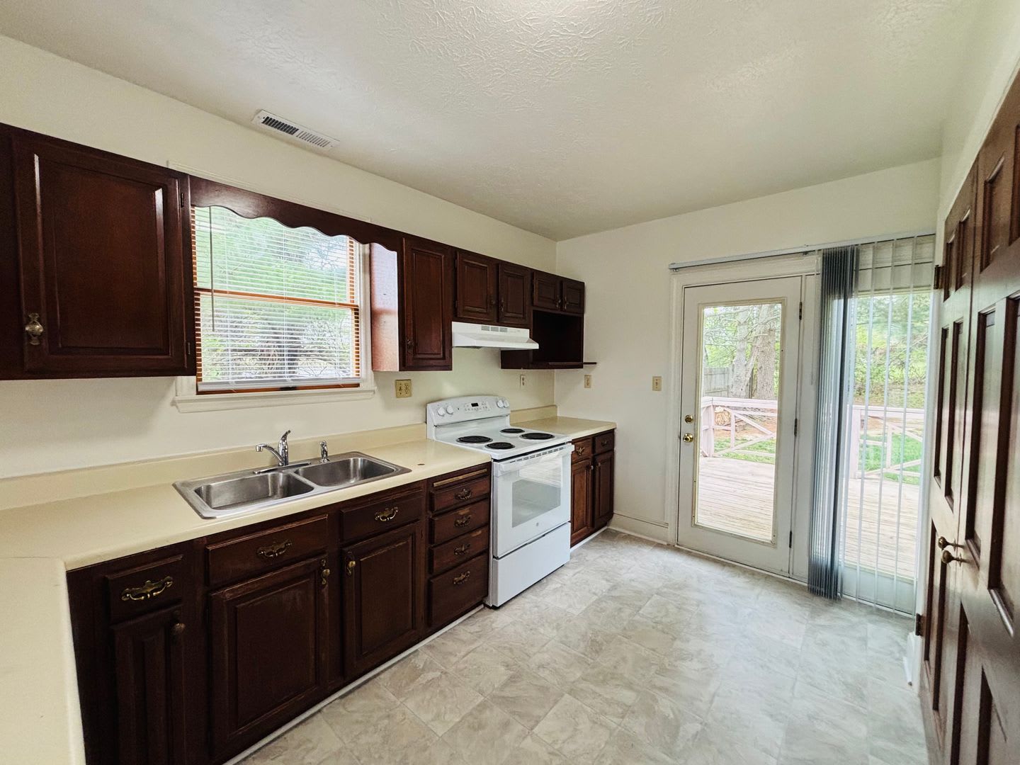 3 Bedroom, 1 Bath Duplex – photo 5