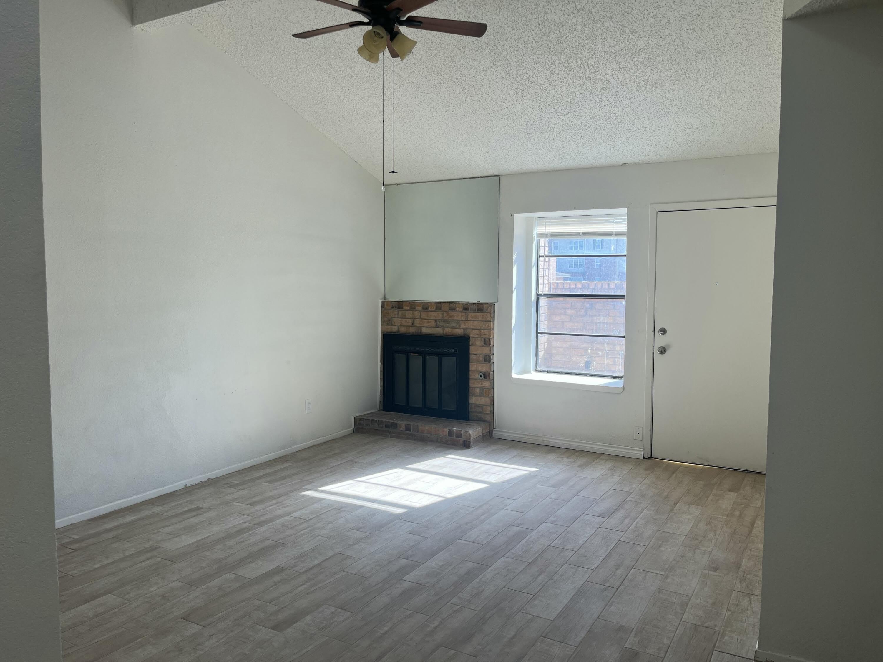 141 N Troy Avenue – photo 2