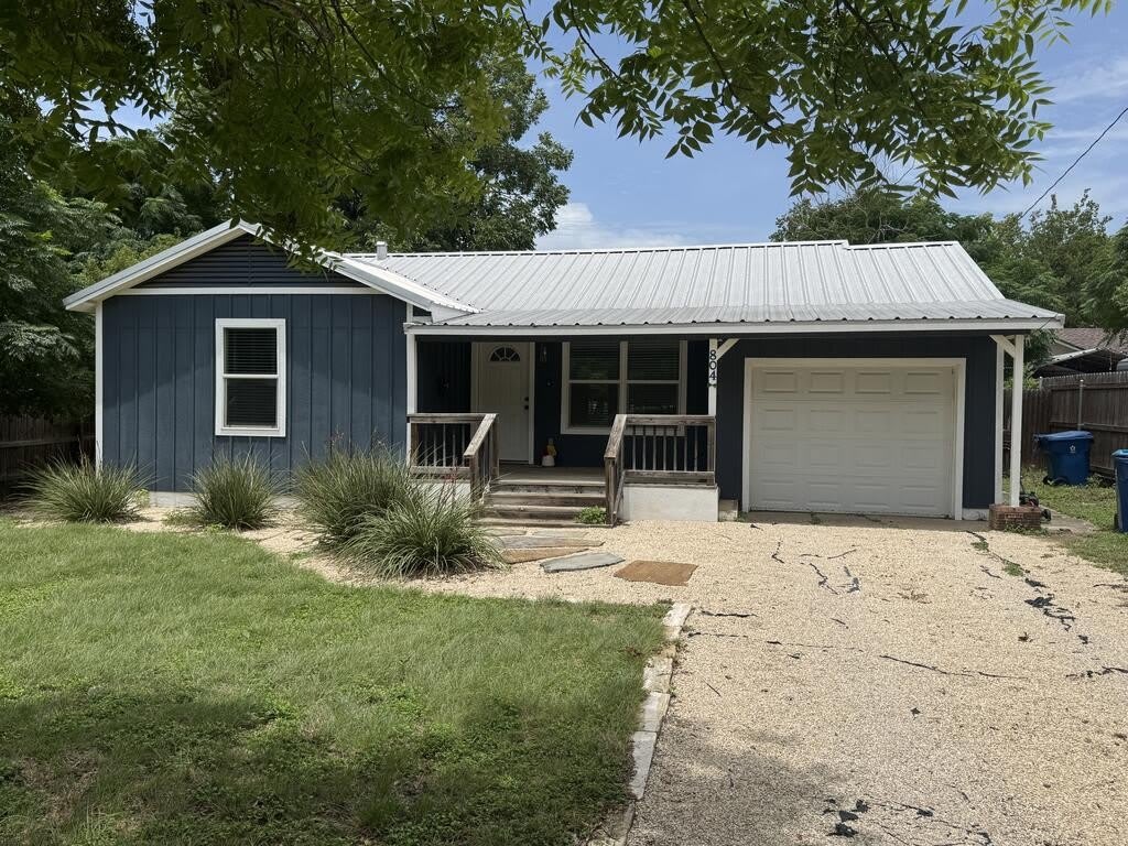 804 Clay St – photo 1