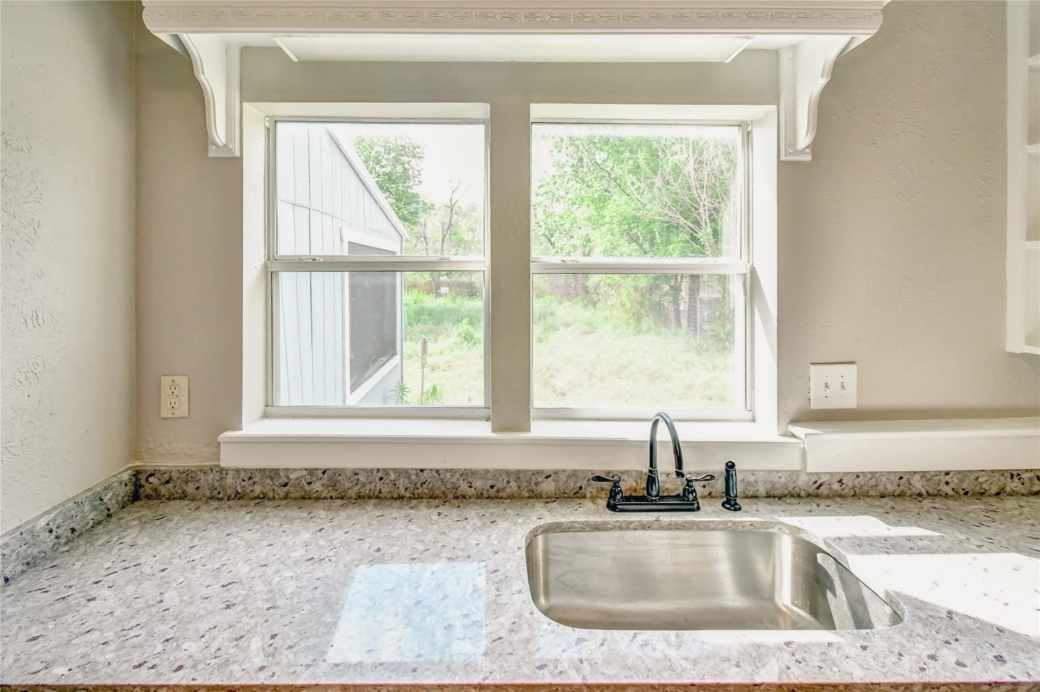 982 W Tarleton Street – photo 5