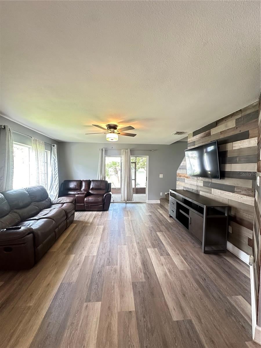2235 FLUORSHIRE DR – photo 2