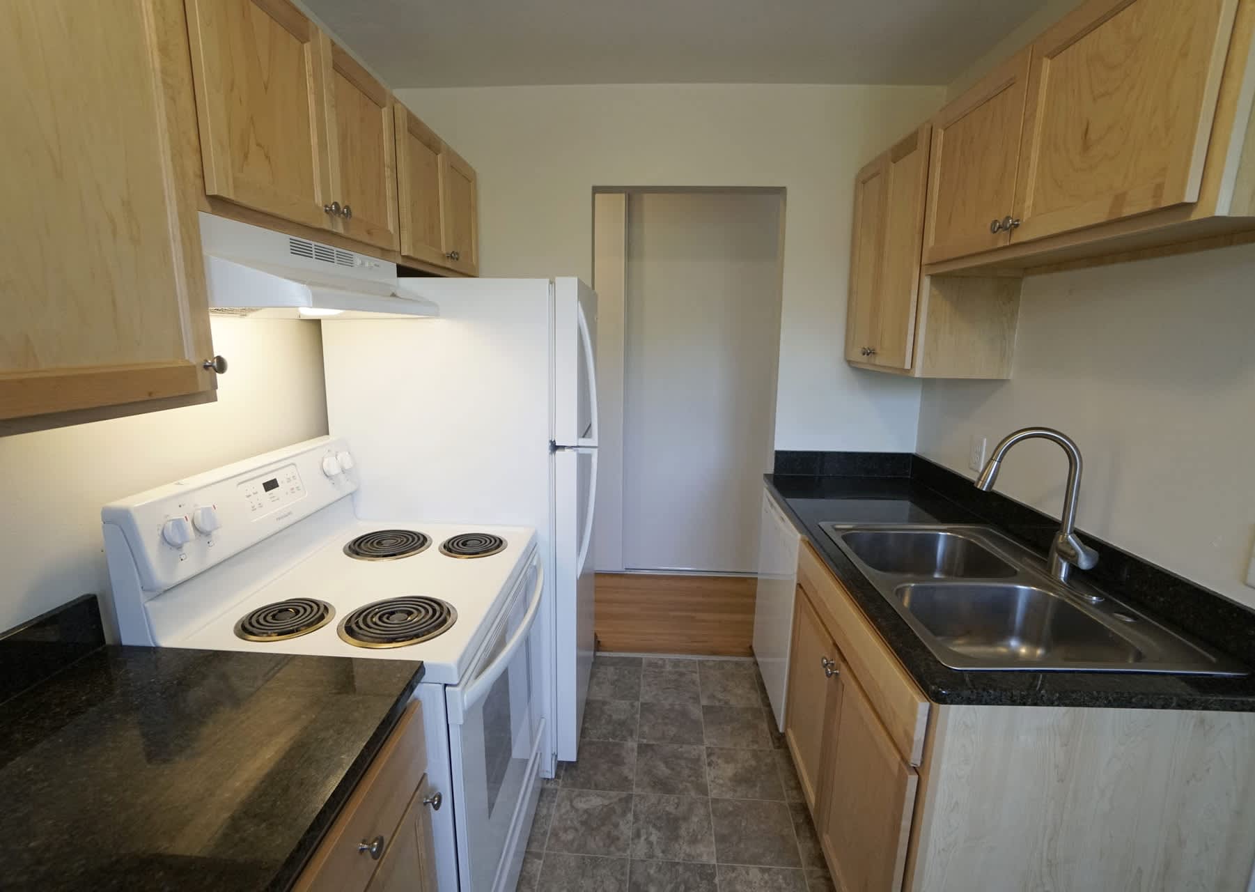 Como Lakes Apartments – photo 2