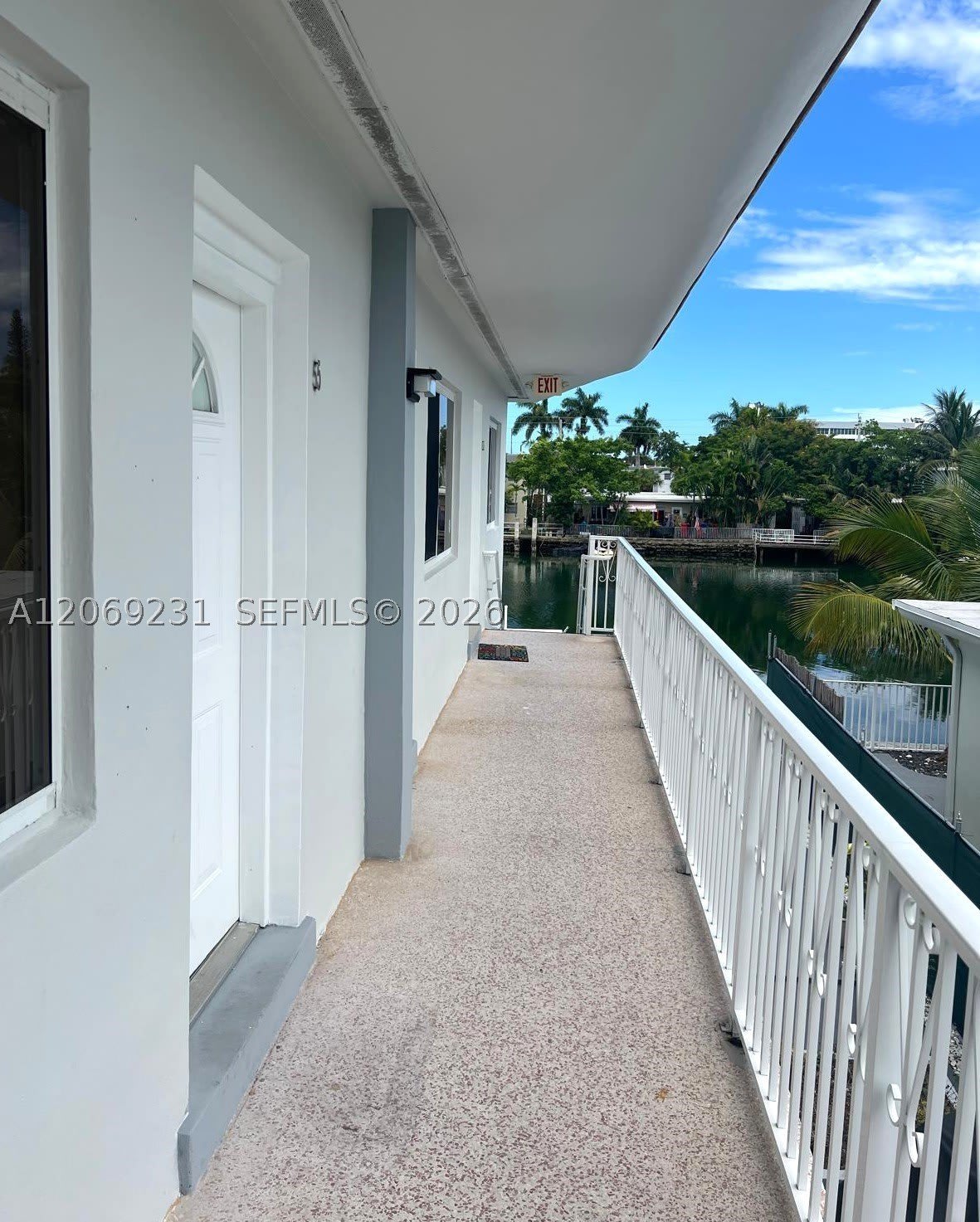 8271 Crespi Blvd – photo 2
