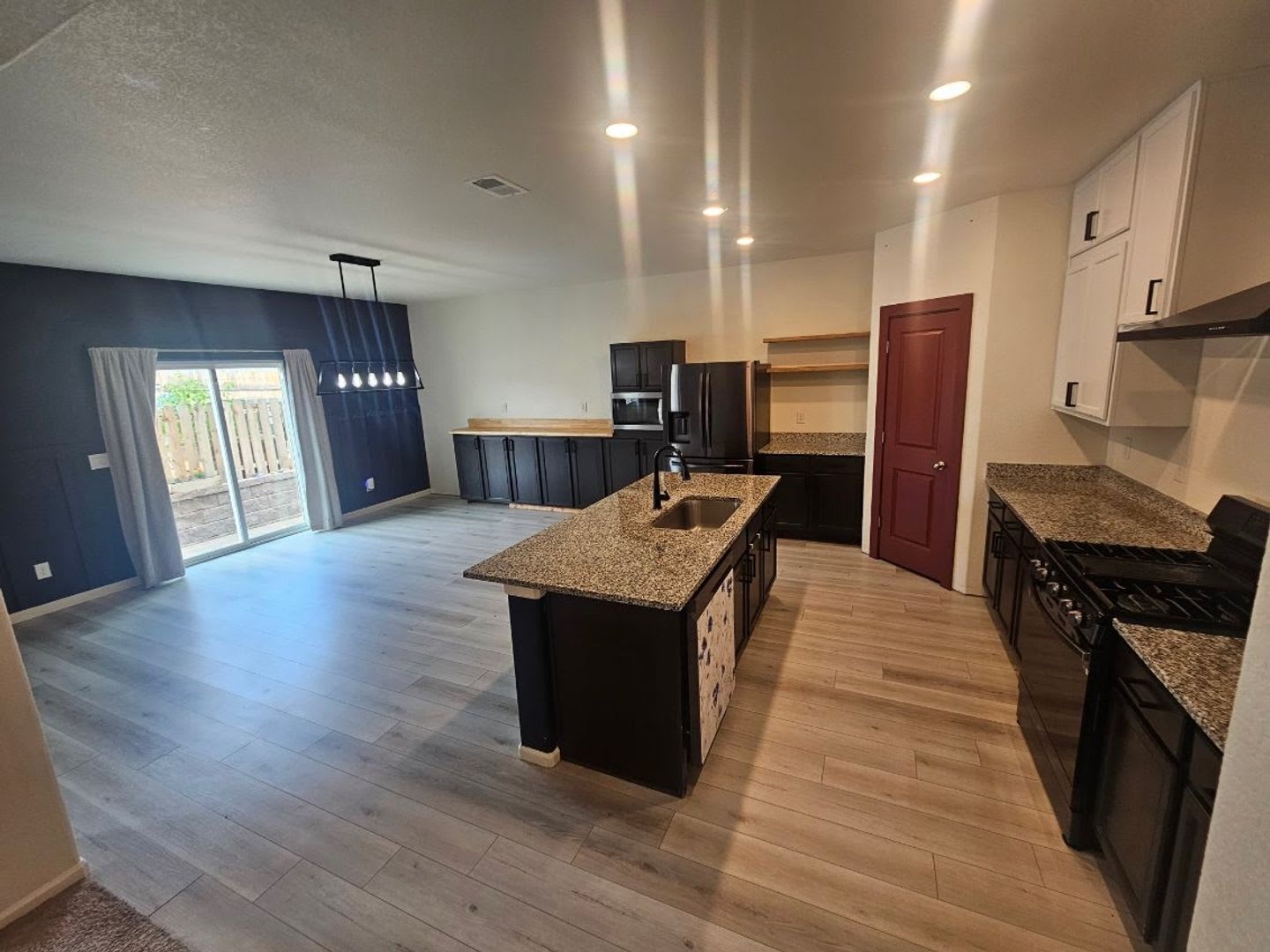 5 Bed/ 3 Bath/ 2-Car Garage In Bennett, CO – photo 4