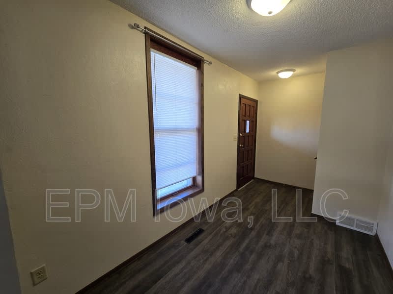 302 1st Street Southeast – photo 4