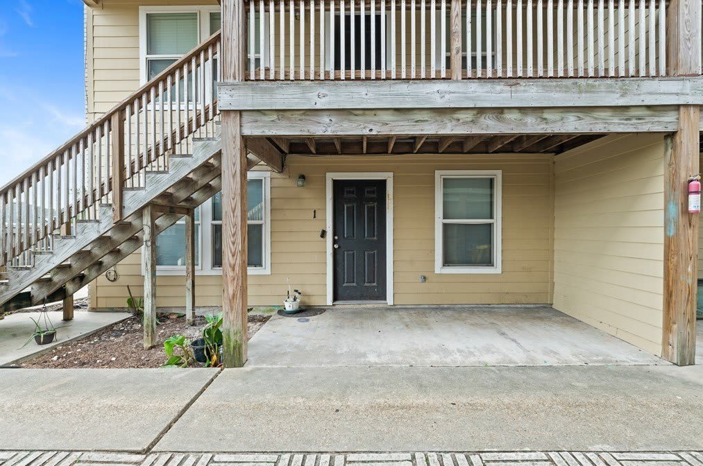 659 Redwood Avenue – photo 1