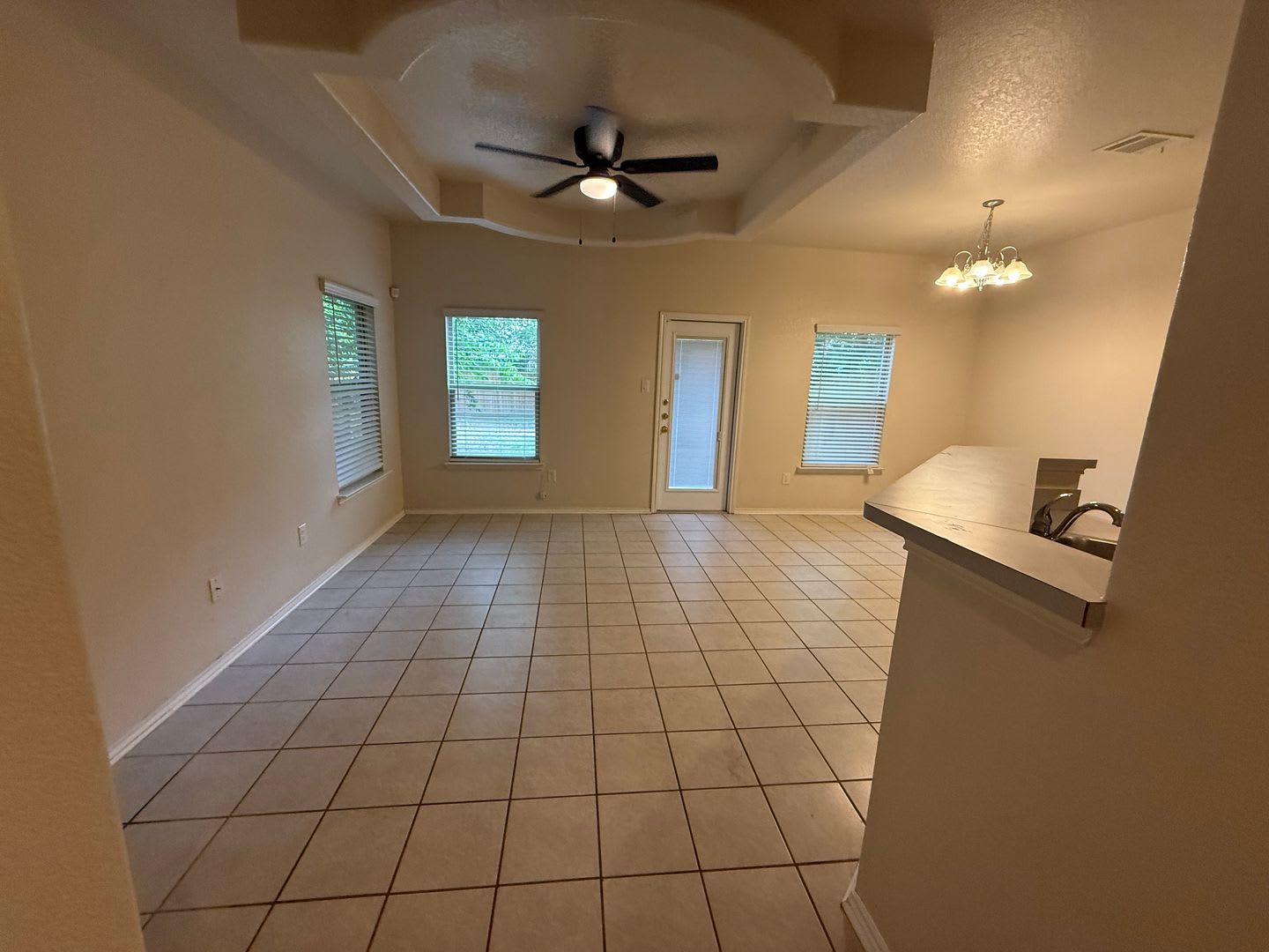 3-Bedroom Home Near Downtown San Antonio – photo 3